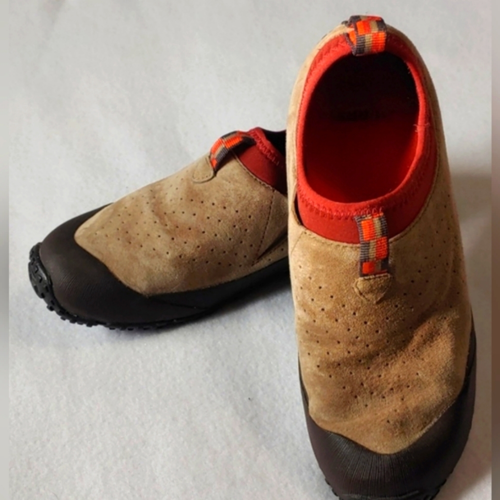 Merrell performance footwear size 8.5 tan orange brown suede shoes.